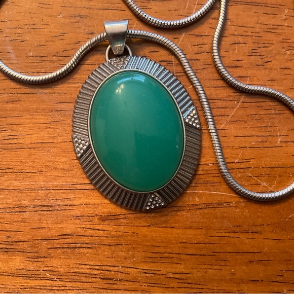 Beautiful Lia Sophia Long necklace with pendant - Picture 5 of 7